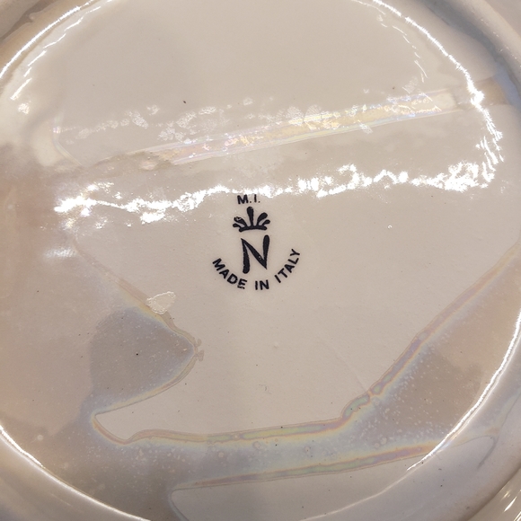 White ceramic ash tray with pearl glaze finish and gold accent, made in Italy - Picture 6 of 7